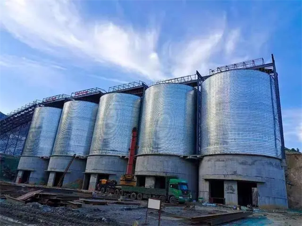 中山螺旋咬口鋼板倉施工現(xiàn)場